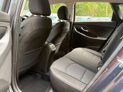 Hyundai i30 1.6 i30 SE Connect MHEV CRDi 5dr 29