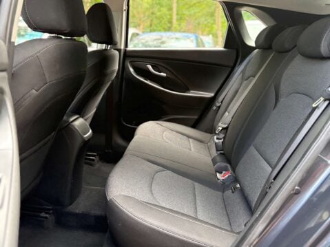 Hyundai i30 1.6 i30 SE Connect MHEV CRDi 5dr 30