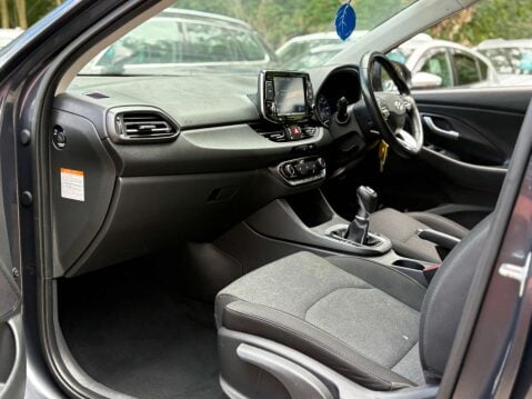 Hyundai i30 1.6 i30 SE Connect MHEV CRDi 5dr 33
