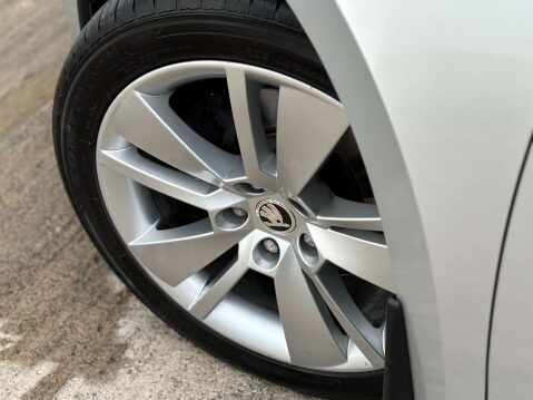 Skoda Superb 2.0 Superb SE L Executive TDI Semi-Auto 5dr 27