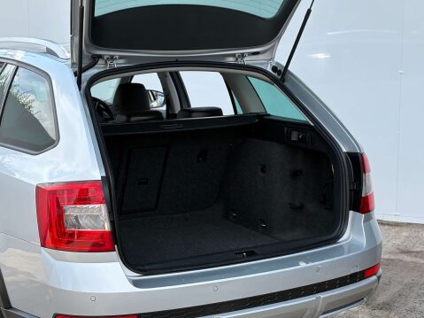 Skoda Octavia 2.0 Octavia Scout TDI 4x4 Semi-Auto 4WD 5dr 35