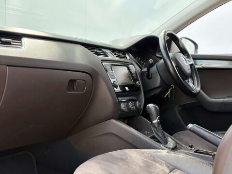 Skoda Octavia 2.0 Octavia Scout TDI 4x4 Semi-Auto 4WD 5dr 43