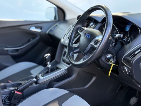 Ford Focus 1.0T EcoBoost Zetec Euro 5 (s/s) 5dr 13