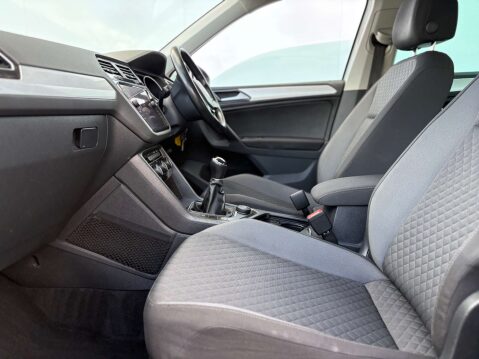 Volkswagen Tiguan 2.0 Tiguan SE Nav TDI BlueMotion Technology 4Motion 4WD 5dr 58