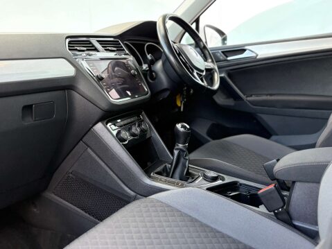 Volkswagen Tiguan 2.0 Tiguan SE Nav TDI BlueMotion Technology 4Motion 4WD 5dr 63