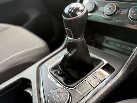 Volkswagen Tiguan 2.0 Tiguan SE Nav TDI BlueMotion Technology 4Motion 4WD 5dr 47