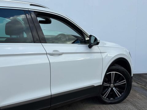 Volkswagen Tiguan 2.0 Tiguan SE Nav TDI BlueMotion Technology 4Motion 4WD 5dr 31