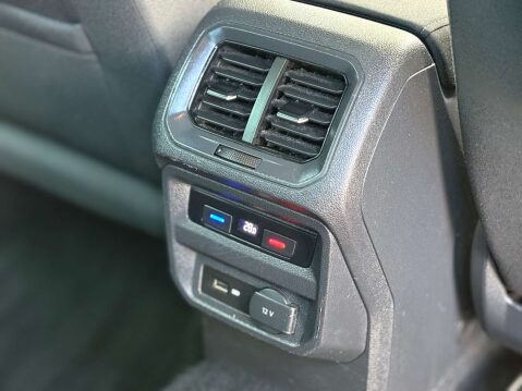 Volkswagen Tiguan 2.0 Tiguan SE Nav TDI BlueMotion Technology 4Motion 4WD 5dr 25