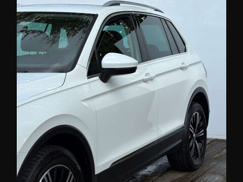 Volkswagen Tiguan 2.0 Tiguan SE Nav TDI BlueMotion Technology 4Motion 4WD 5dr 34