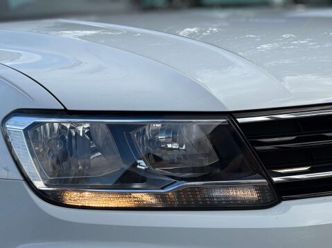 Volkswagen Tiguan 2.0 Tiguan SE Nav TDI BlueMotion Technology 4Motion 4WD 5dr 3