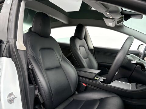 Tesla Model 3 Model 3 Long Range AWD 4WD 4dr 17