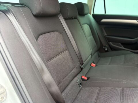 Volkswagen Passat 1.6 Passat SE Business TDI BlueMotion Technology Semi-Auto 5dr 9