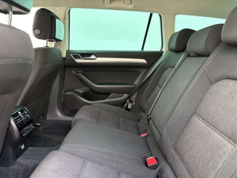 Volkswagen Passat 1.6 Passat SE Business TDI BlueMotion Technology Semi-Auto 5dr 52