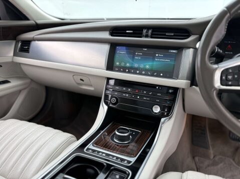 Jaguar XF 2.0 XF Portfolio D AWD Auto 4WD 5dr 39