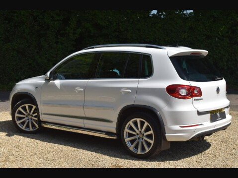 Volkswagen Tiguan 2.0 TDI R-Line SUV 5dr Diesel Auto 4WD Euro 5 (140 ps) 2
