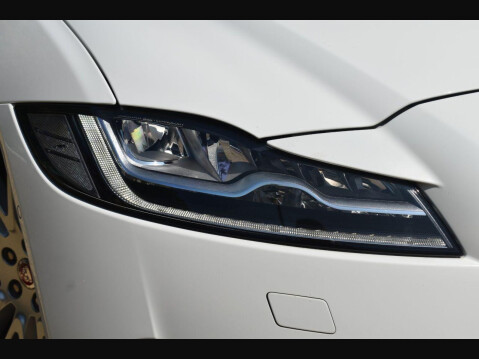 Jaguar XF 3.0d V6 S Saloon 4dr Diesel Auto Euro 6 (s/s) (300 ps) 12