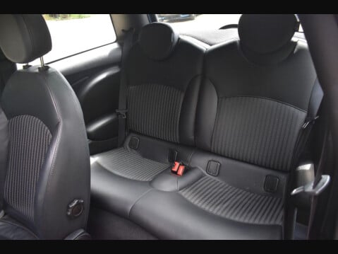 Mini Hatch 1.6 Cooper Hatchback 3dr Petrol Auto Euro 6 (122 ps) 17