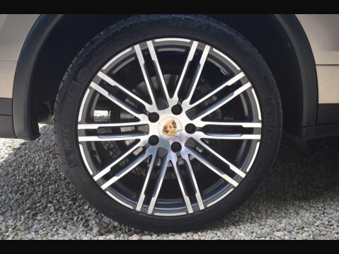 Porsche Cayenne 3.0 TD V6 SUV 5dr Diesel TiptronicS 4WD Euro 6 (s/s) (262 ps) 16