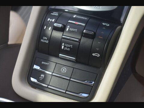 Porsche Cayenne 3.0 TD V6 SUV 5dr Diesel TiptronicS 4WD Euro 6 (s/s) (262 ps) 23