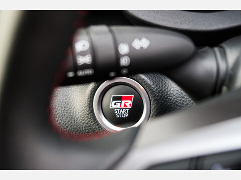 Toyota Yaris GR-Y CIRCUIT 27