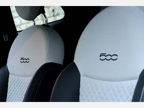 Fiat 500 DOLCEVITA MHEV 32