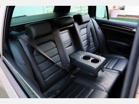Volkswagen Golf R TSI DSG 25