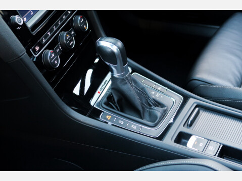 Volkswagen Golf R TSI DSG 29