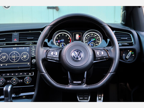 Volkswagen Golf R TSI DSG 30
