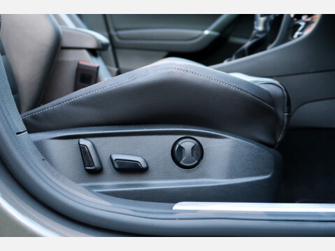 Volkswagen Golf R TSI DSG 32