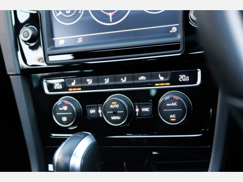 Volkswagen Golf R TSI DSG 36