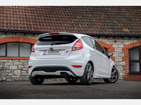 Ford Fiesta ST-3 6
