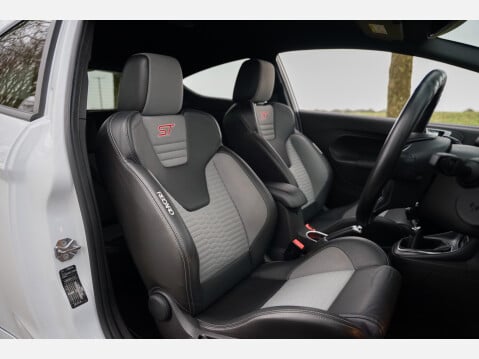 Ford Fiesta ST-3 26