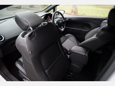 Ford Fiesta ST-3 32
