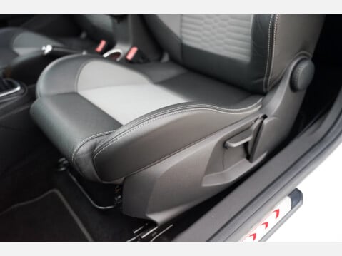 Ford Fiesta ST-3 40
