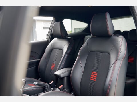 Ford Fiesta ST-LINE X 4