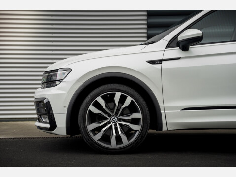 Volkswagen Tiguan R-LINE TDI BMT 4MOTION DSG 21
