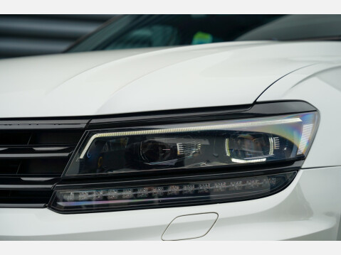 Volkswagen Tiguan R-LINE TDI BMT 4MOTION DSG 26