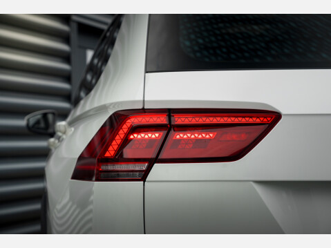 Volkswagen Tiguan R-LINE TDI BMT 4MOTION DSG 28