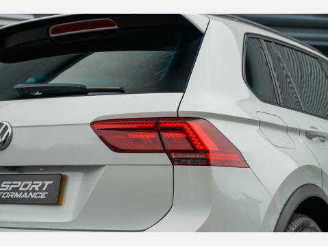 Volkswagen Tiguan R-LINE TDI BMT 4MOTION DSG 29