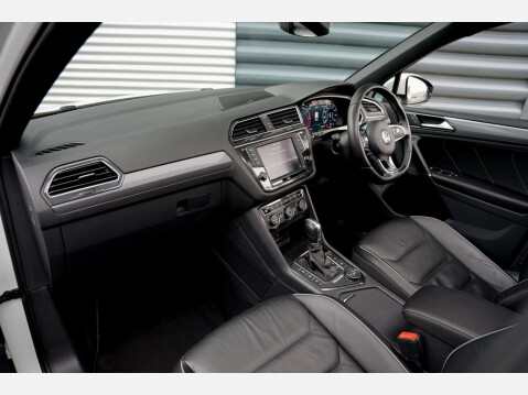 Volkswagen Tiguan R-LINE TDI BMT 4MOTION DSG 30