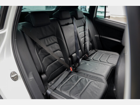 Volkswagen Tiguan R-LINE TDI BMT 4MOTION DSG 31