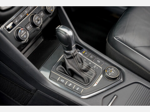 Volkswagen Tiguan R-LINE TDI BMT 4MOTION DSG 32