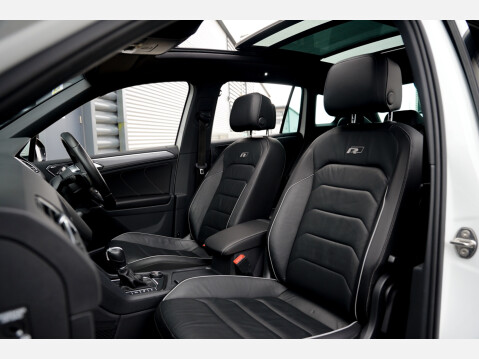 Volkswagen Tiguan R-LINE TDI BMT 4MOTION DSG 33