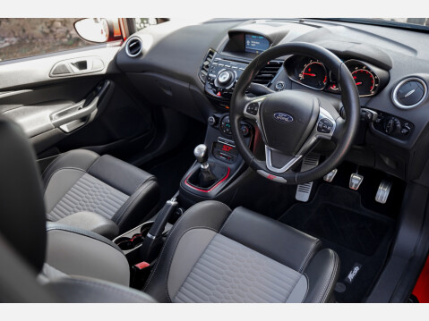 Ford Fiesta ST-3 32
