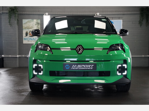 Renault 5 TECHNO E-TECH 10