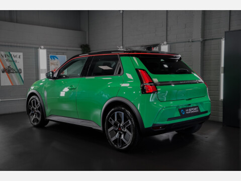 Renault 5 TECHNO E-TECH 21