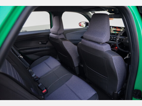 Renault 5 TECHNO E-TECH 26