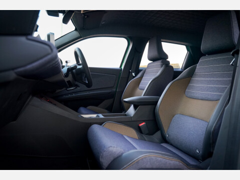 Renault 5 TECHNO E-TECH 32