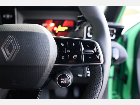 Renault 5 TECHNO E-TECH 37