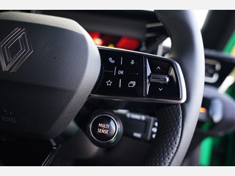 Renault 5 TECHNO E-TECH 38